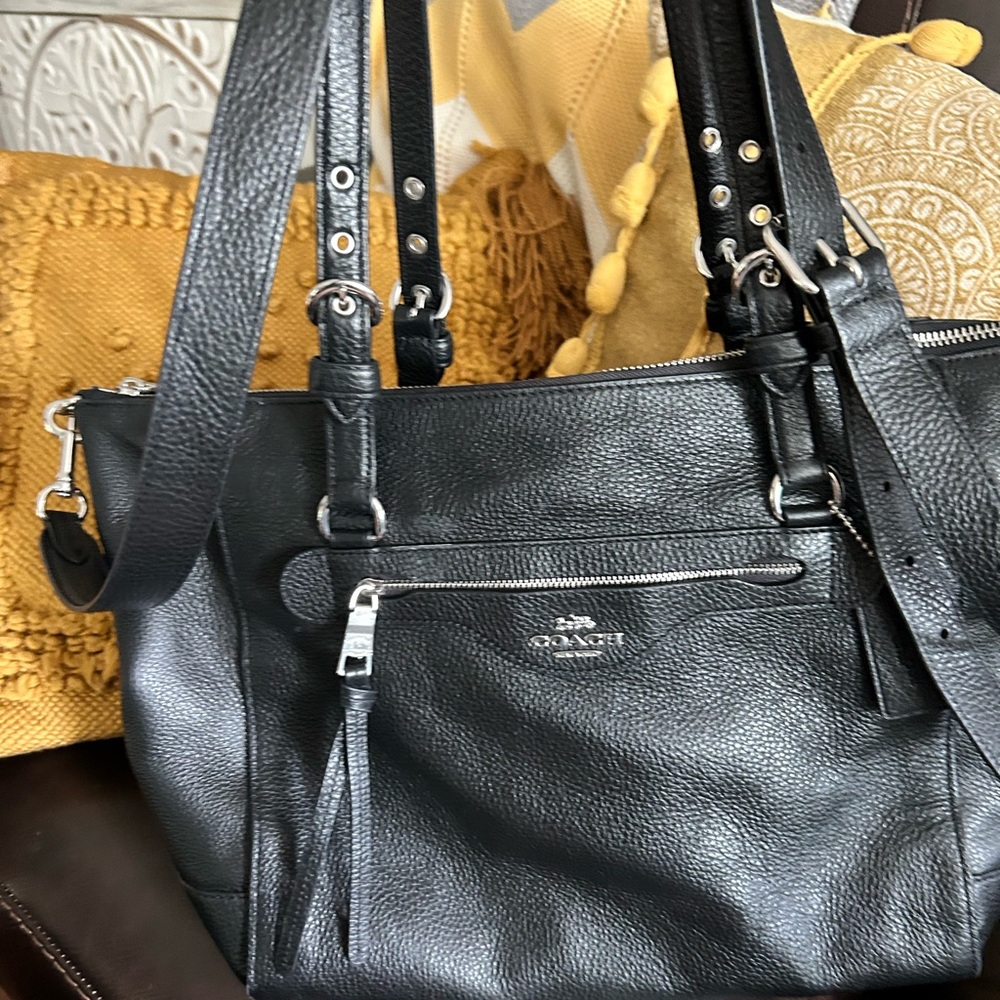 Coach Gallery Tote-Excellent Condition!!!!